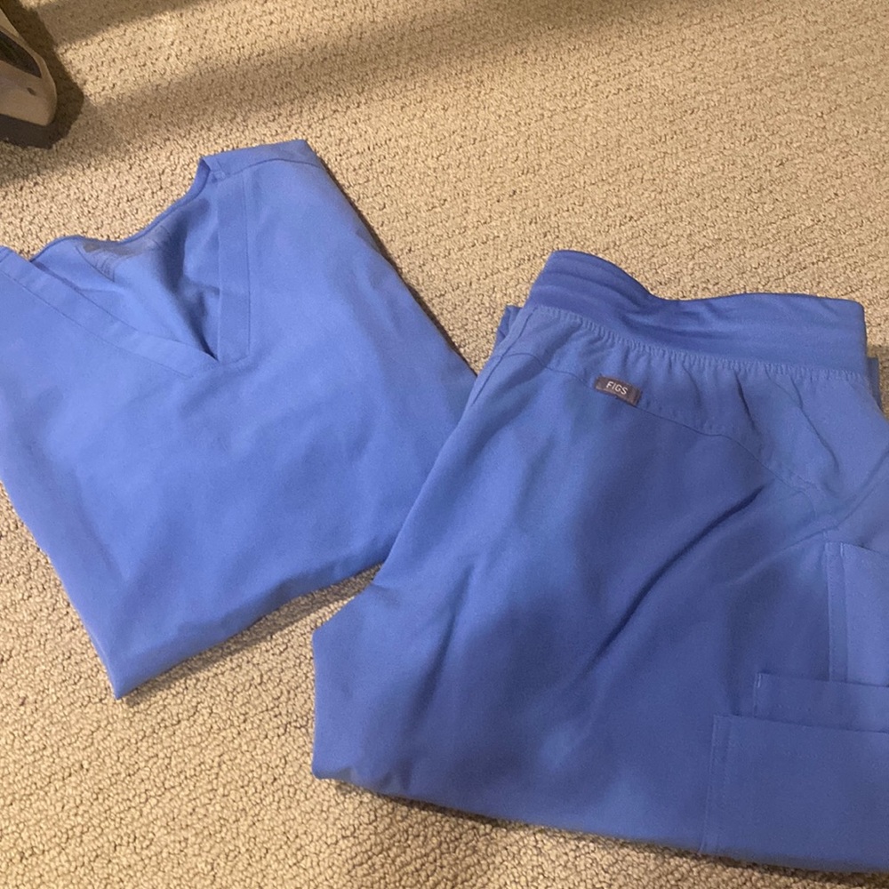 FIGS Brand scrubs set - EUC